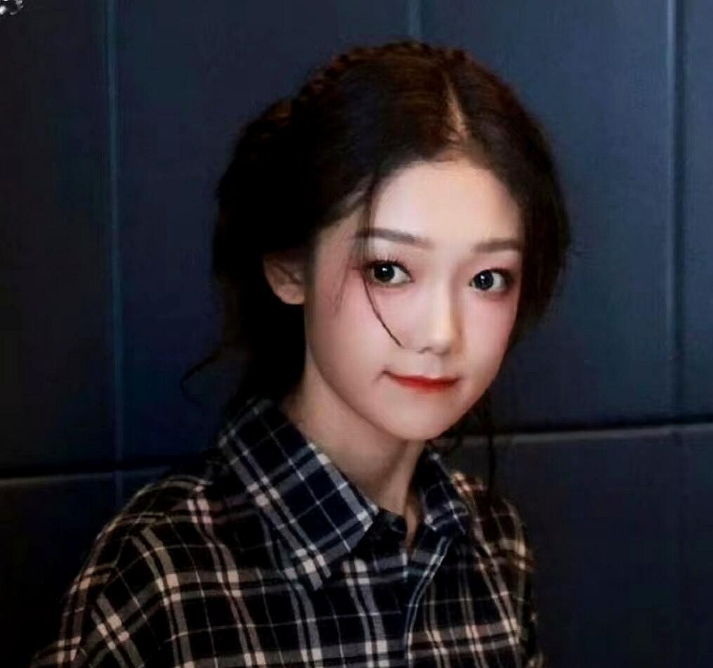 希林娜依高人鱼歌姬具象化了 以前觉得她是高音爆发型，这首却全程收着唱，气声多到像