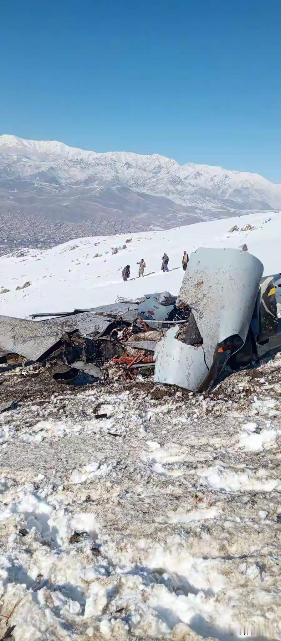 美军新年第一摔，一架美国空军MQ-9“死神”无人机在阿富汗坠毁。 