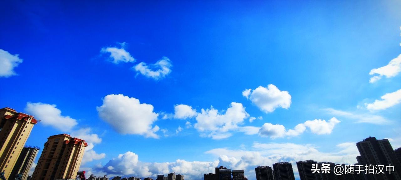 今年冬天的不同春又来，我们将要迎接的，除了大地新绿，春江水暖，淅淅沥沥的雨滋润泥