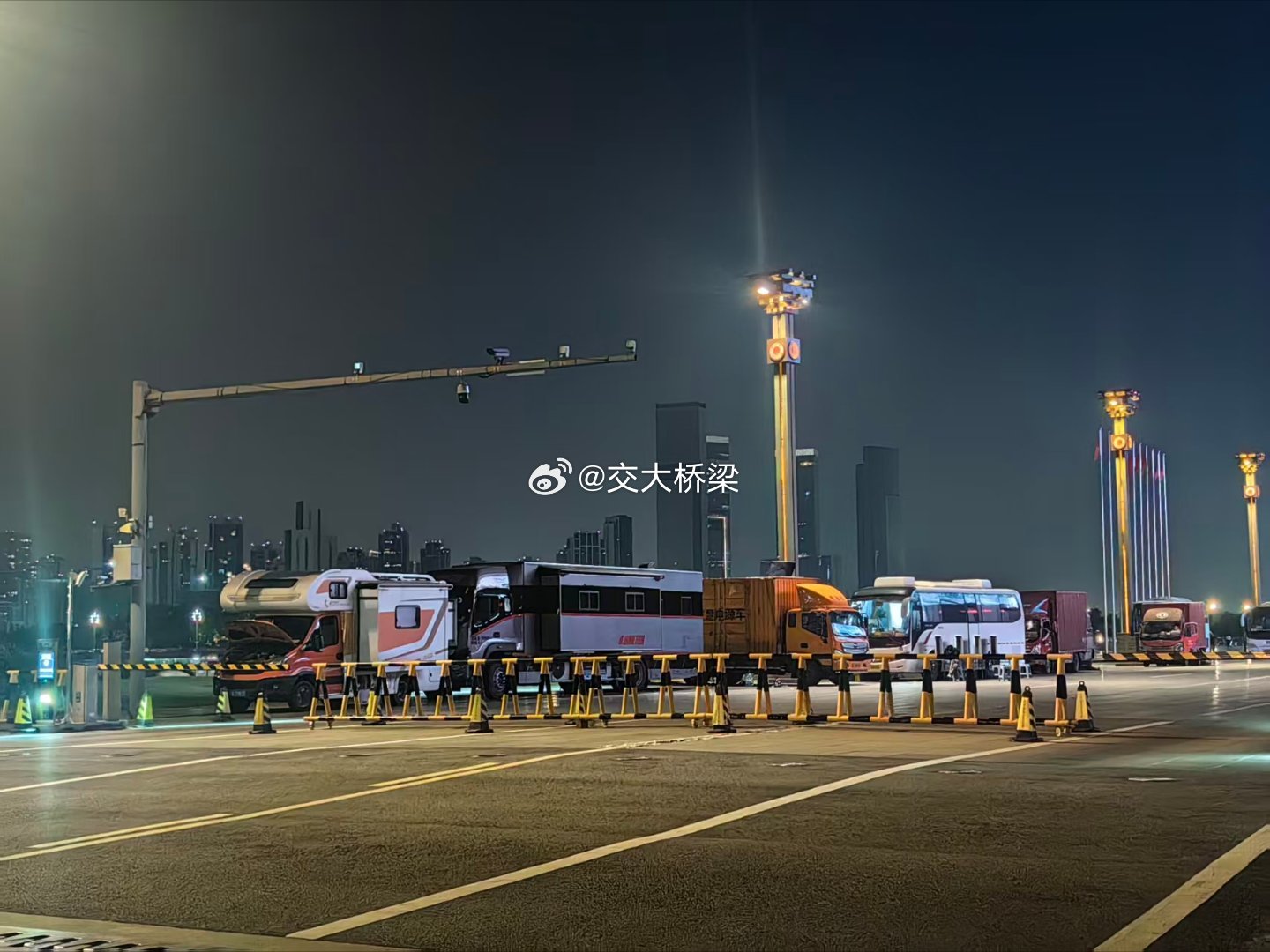 倪妮，金婧，陈昊宇，姚安娜在秦皇湖拍戏 