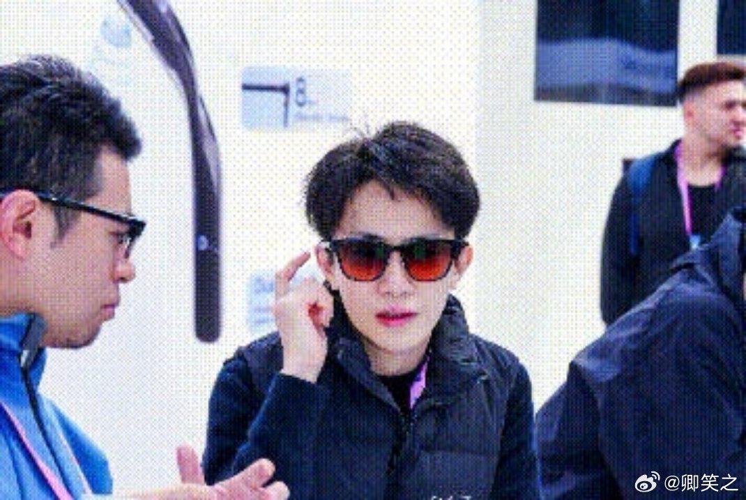 预约热潮来袭！千问AI眼镜0元预约火爆异常，全球首测人气爆棚，千问APP200元