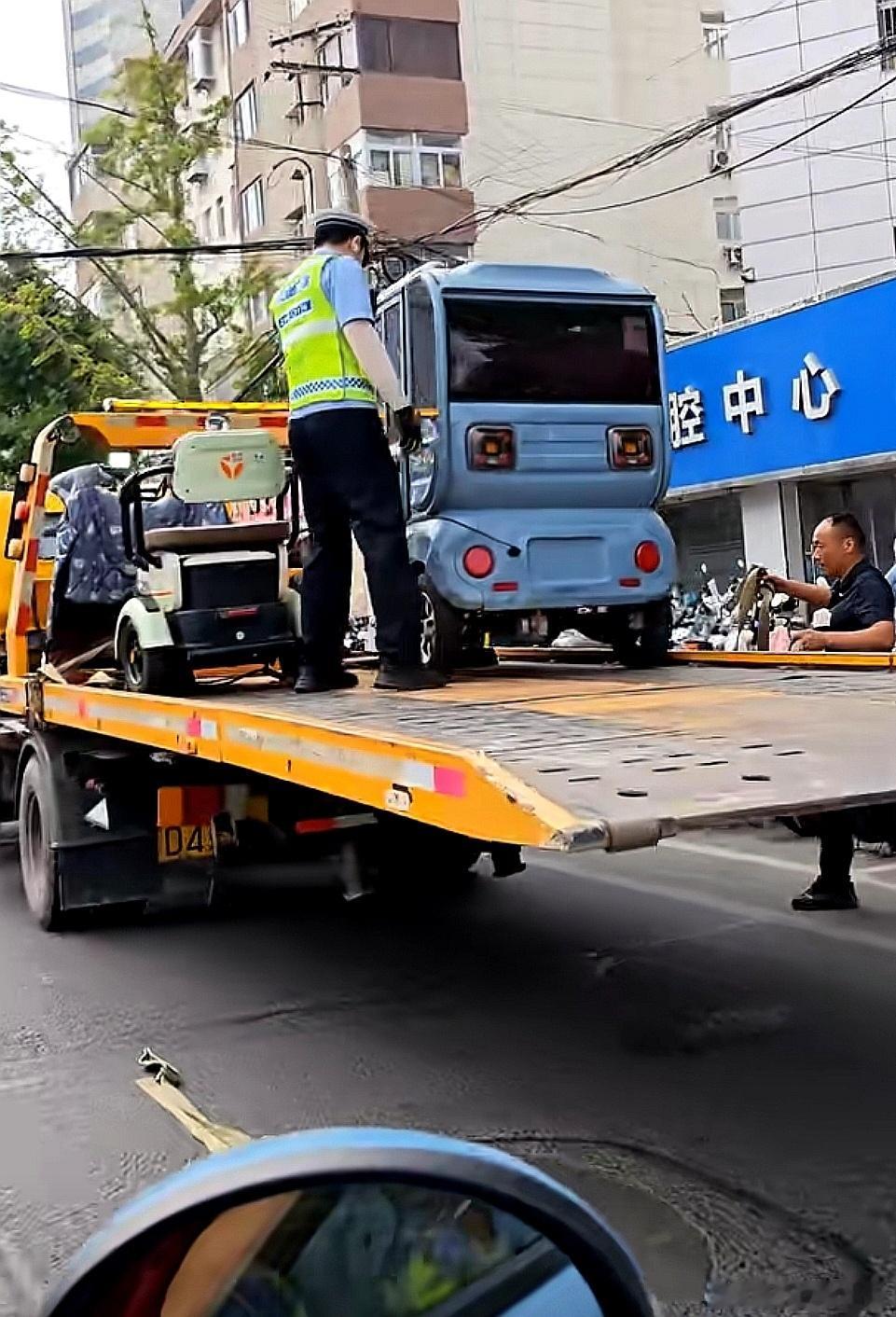 又查车了，大爷的三轮被拖走了 
