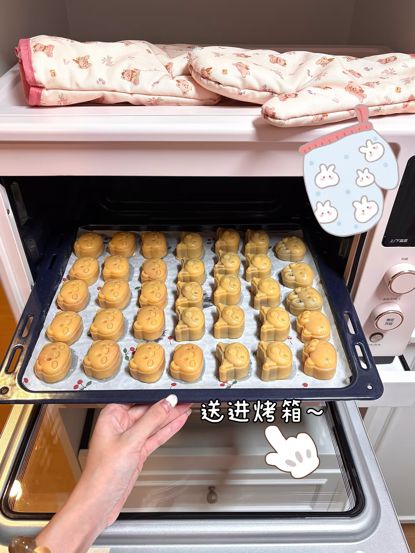 一枚月饼，藏尽中秋万般情意，30g迷你月饼，一口一个的中秋快乐！制作小贴士：1️