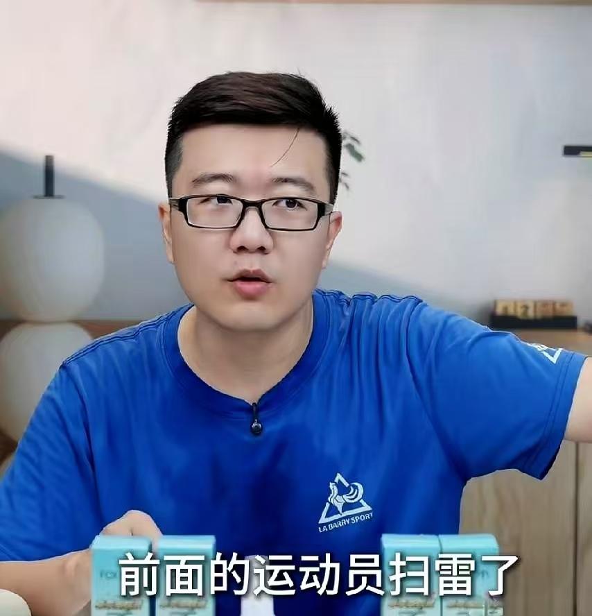 莱维直言：
别再说谁是莎莎的接班人了，
现在连“扫雷”的人都没有，
更不用提接班