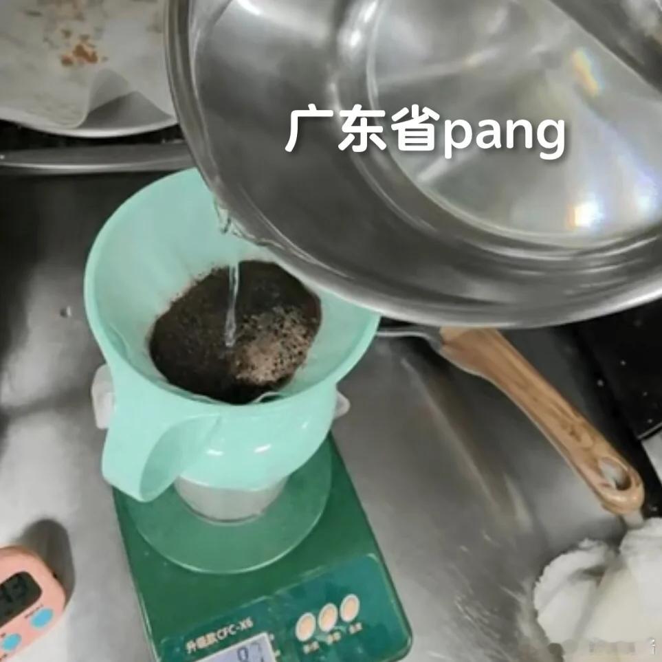 #起猛了看到王老吉咖啡了#笑死，王老吉你是懂年轻人的，人上班哪有不困不上火的 ​