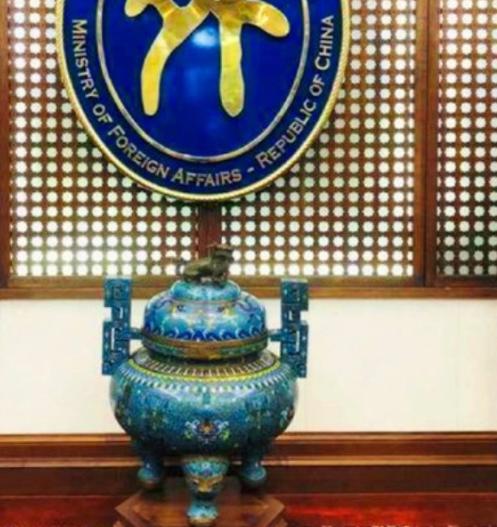 巴西“驻台代表”打响了第一枪。
巴西“驻台商务办事处”处长桑路易近期接受媒体专访