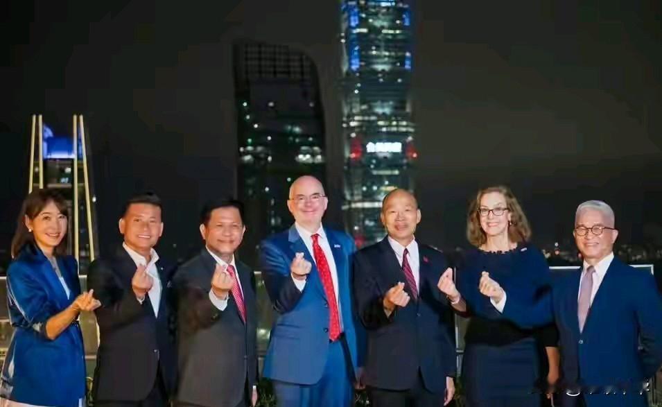 从图中的站位可以明显看出，美国对台湾关系的定位，谷立言只是美国的一名在台办事处主