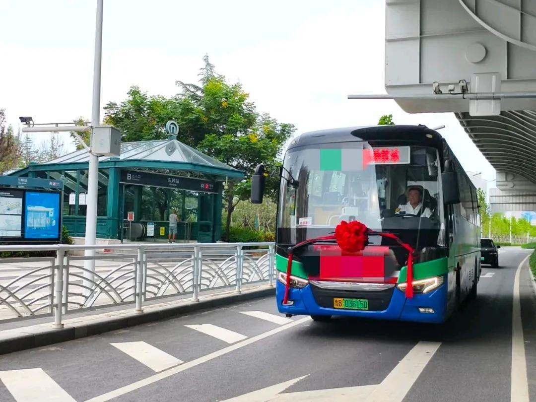 因青岛市崂山景区旅游专用路道路施工，严重影响公交车辆安全通行，自2024年11月