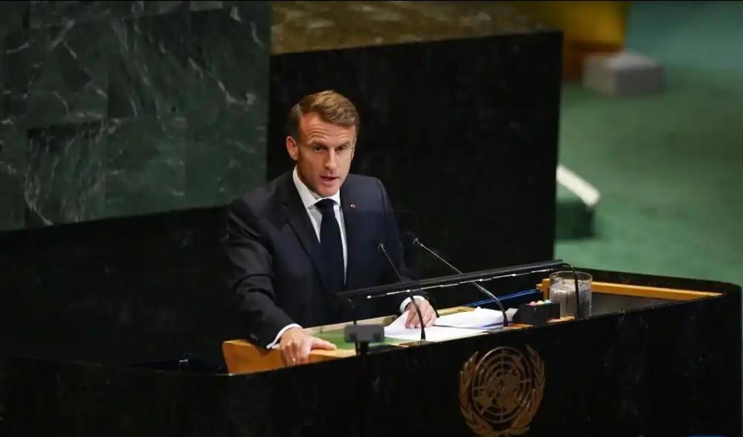 法国总统马克龙在美国纽约联合国总部，联合国大会期间举行的高级别国际会议上，正式承