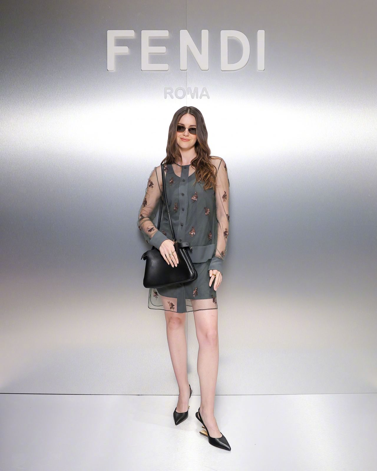 迈阿密艺术周，埃拉·亨特 (Ella Hunt) 现身出席 Fendi 迈阿密精