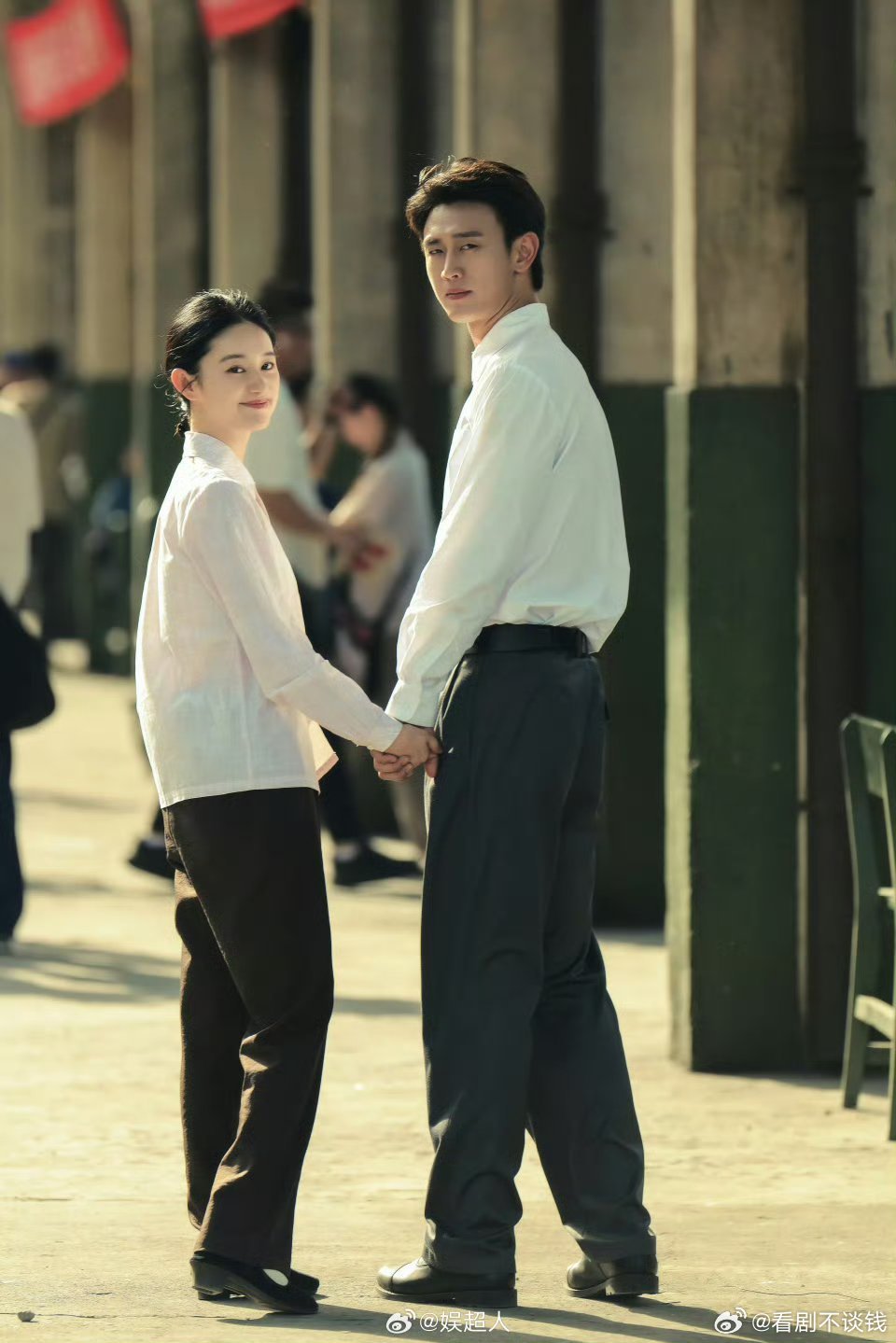 姐姐姐夫共创  微博来也！！“这样的距离算适当吗？”