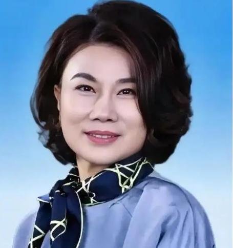一次，俞敏洪问董明珠：“为什么你丈夫去世将近30年你都没有再婚？”董明珠也不藏着