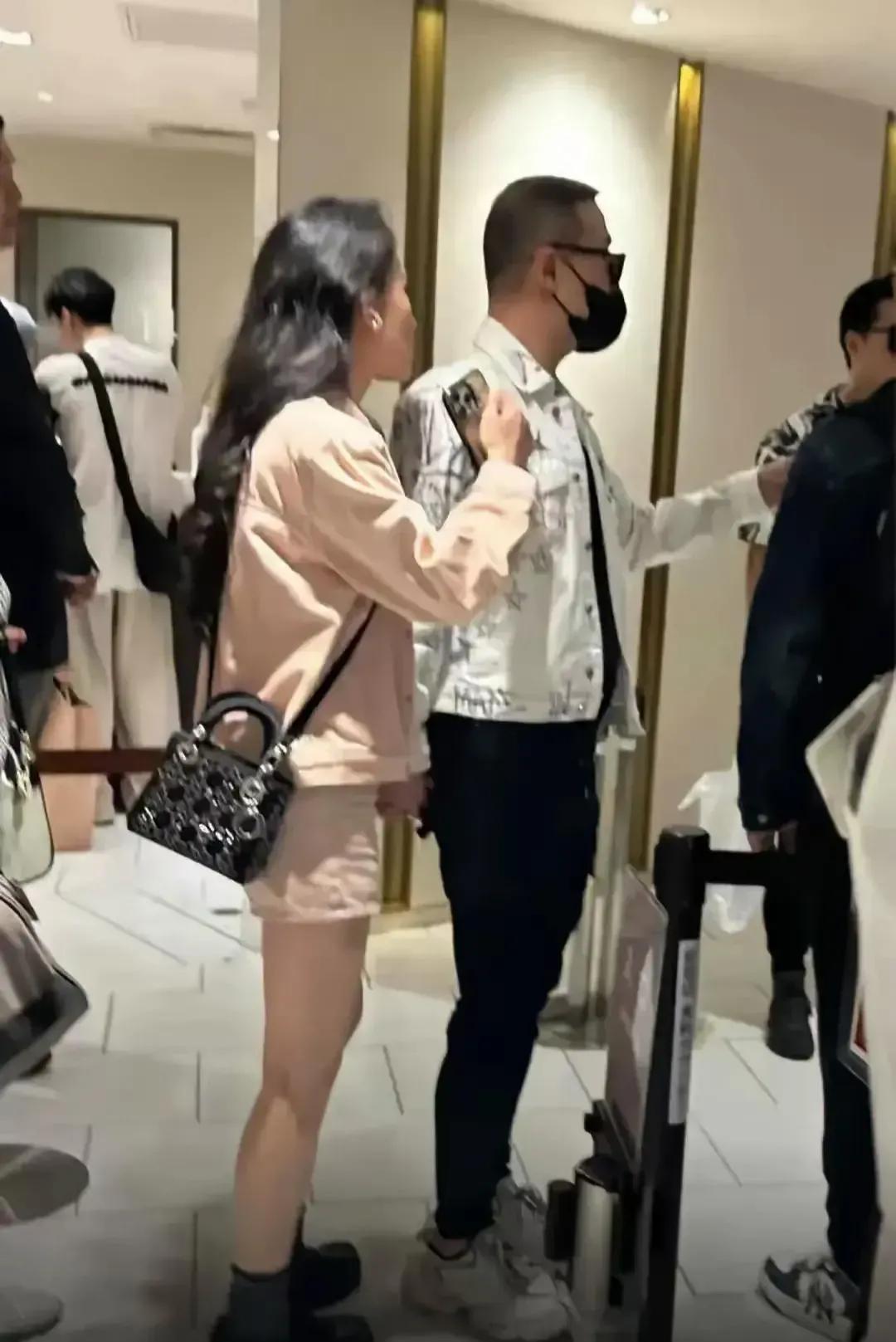 汪峰在520官宣新恋情
本以为是假的，原来都是真的，大家是不是都跟我一样，一边刷