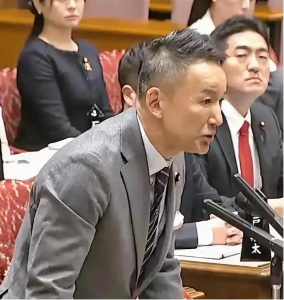 日本议员山本太郎在国会上公开表示：“以日本当前的实力，若与中国发生冲突，下场可能