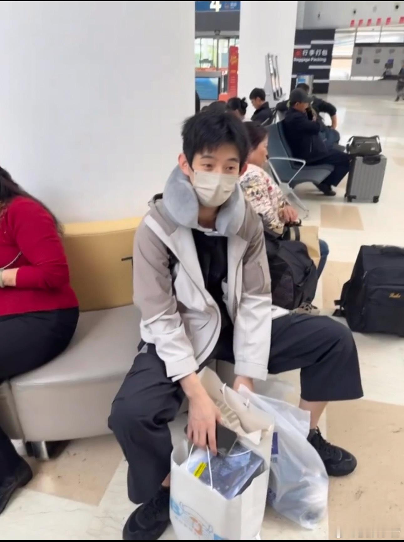 危晋宇一款老式00后 好好好，原来声鸣远扬总冠军私下这么有反差啊！舞台上是唱跳全