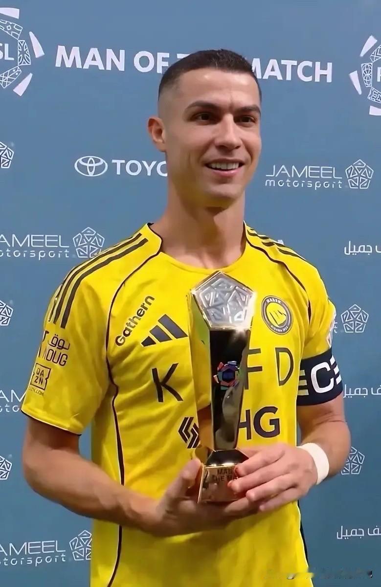 利雅得胜利2比1费哈C罗打入生涯第952球又是一场完美的胜利，又是一场惊艳的表演