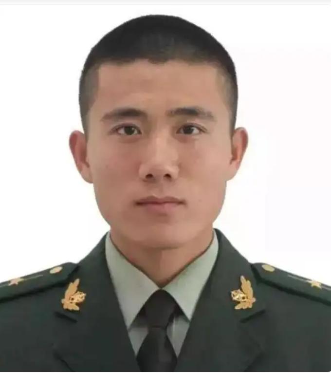 23 岁武警烈士王成龙：葬礼上母亲三次哭到昏厥，用生命诠释军人担当！

山东武警