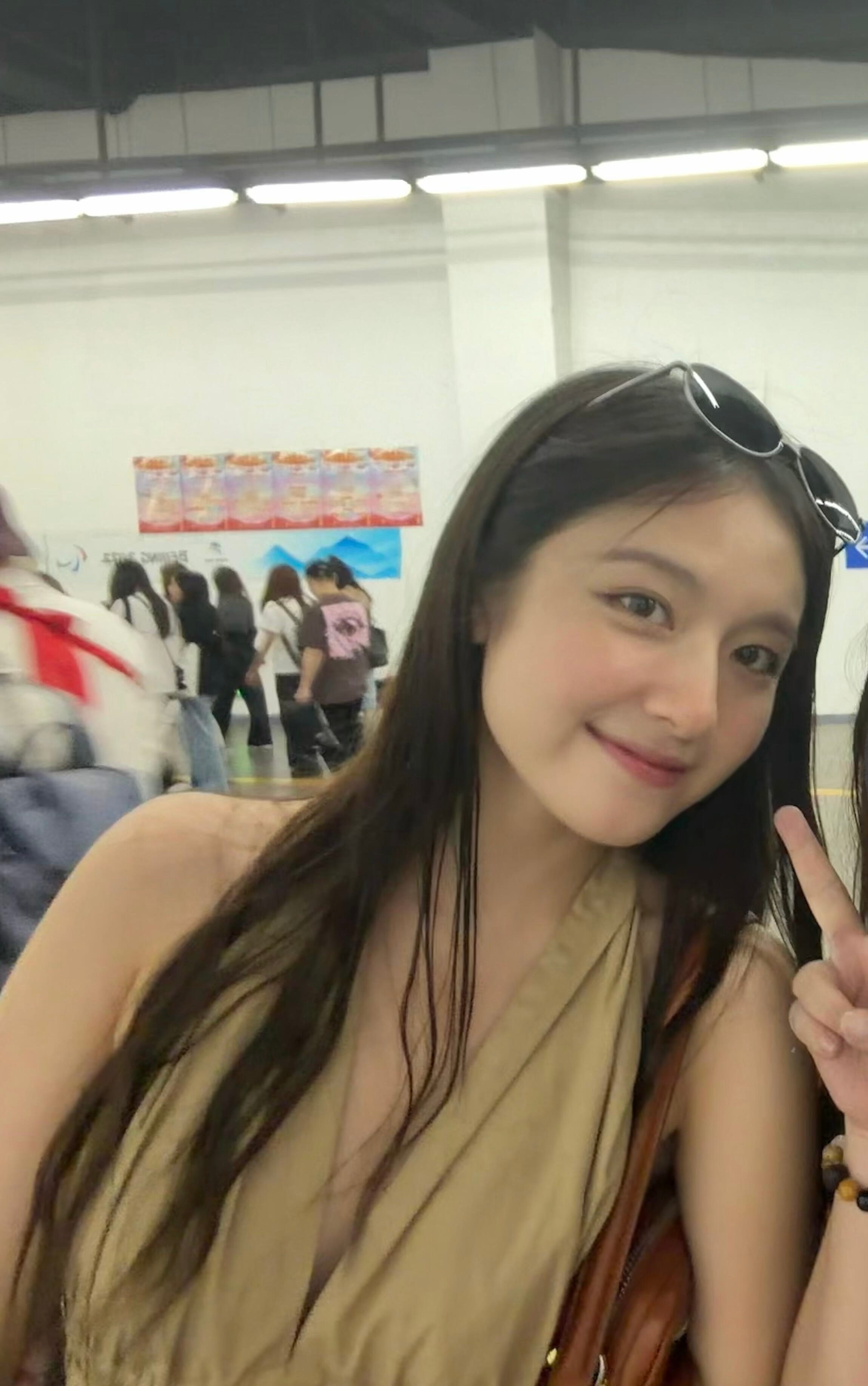 李兰迪也去看蔡依林演唱会啦，被路人偶遇并合照了，穿的好美～李兰迪蔡依林鸟巢三连开