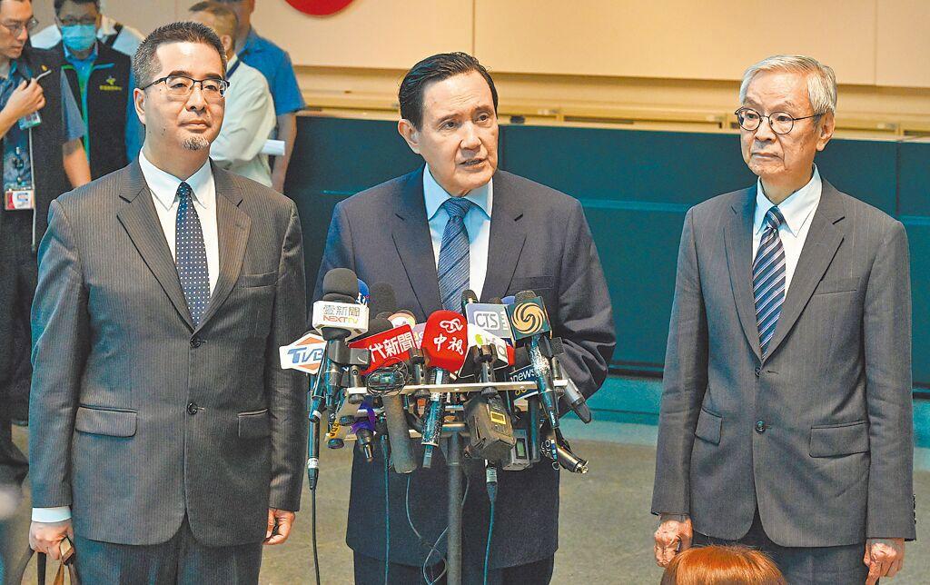 萧旭岑凌晨发千字长文直指马英九“遗忘诸多事” 斥责遭有心人挑拨离间。
马英九基金