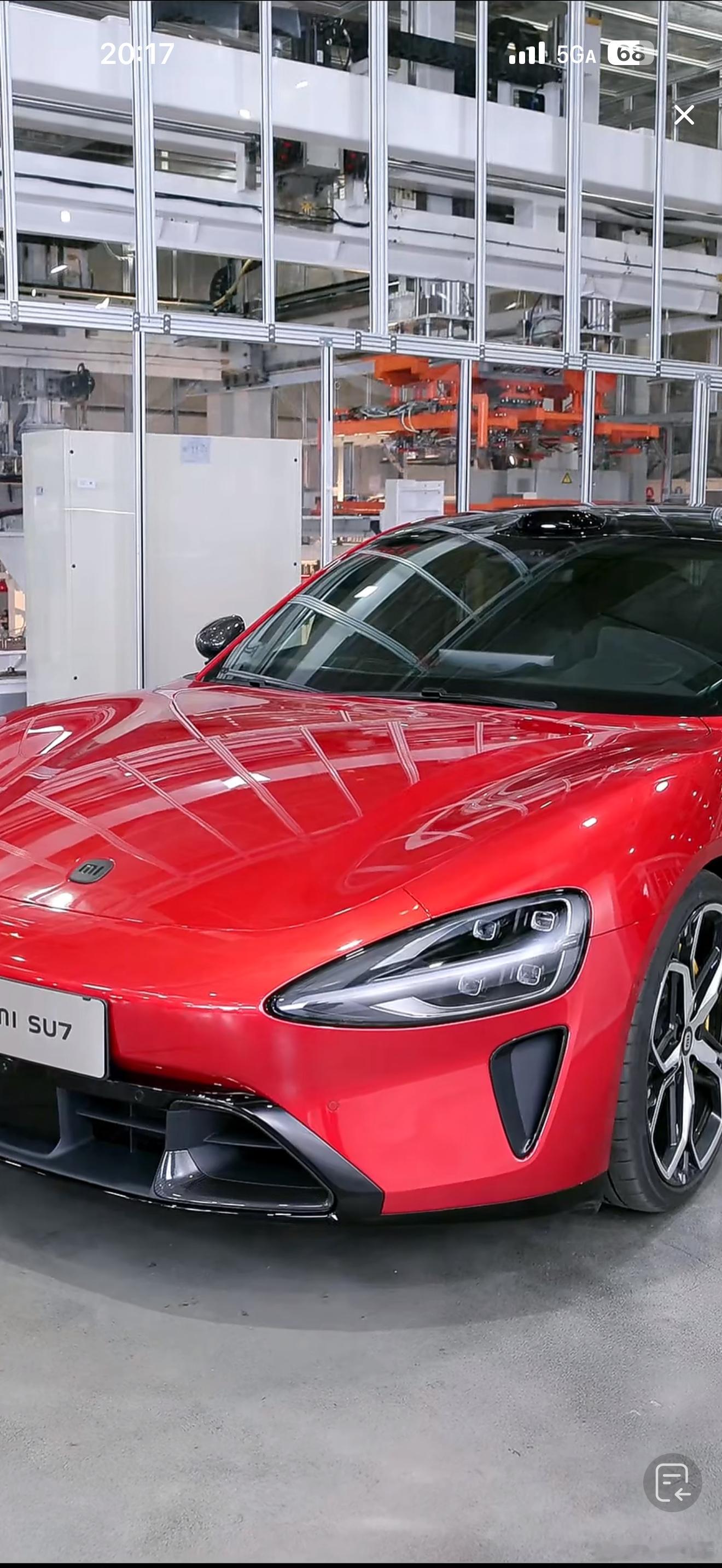 新一代SU7这个红色真的很好看！门把手也回归机械！希望以后涉及安全的功能，一定不