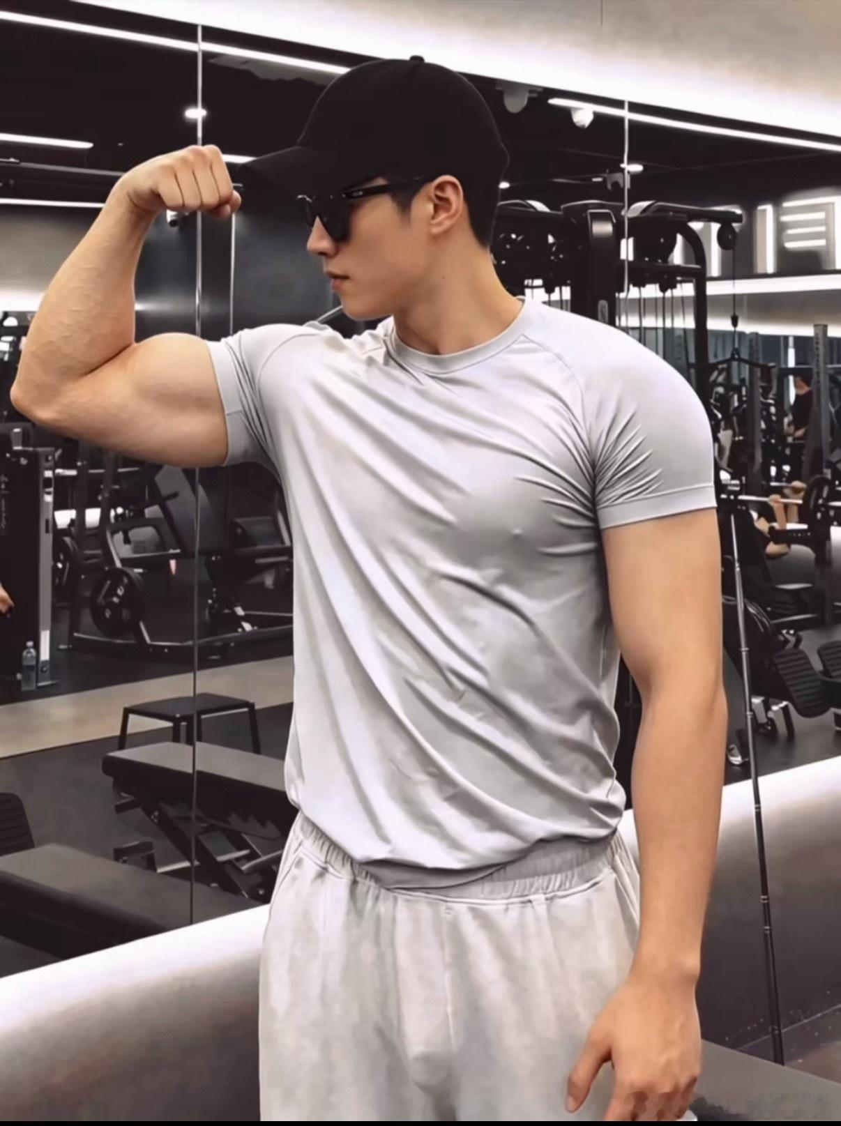 肌肉男