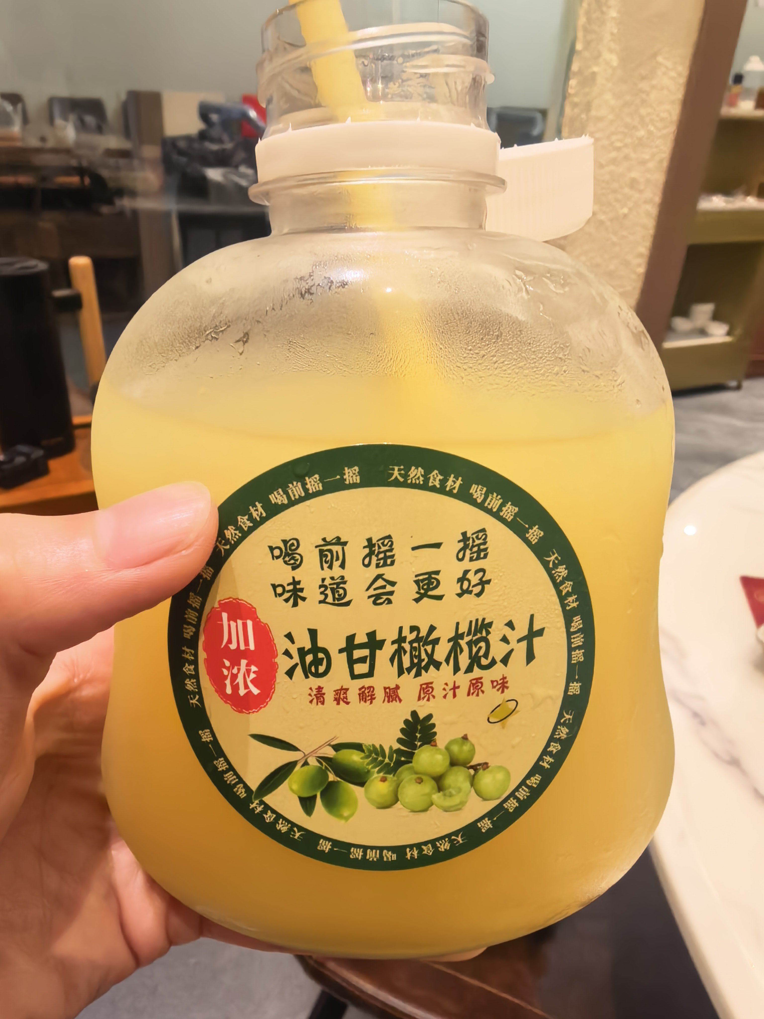 朋友们，这个好好喝！！！ 说是新鲜果汁会清肠胃～ ​​​
