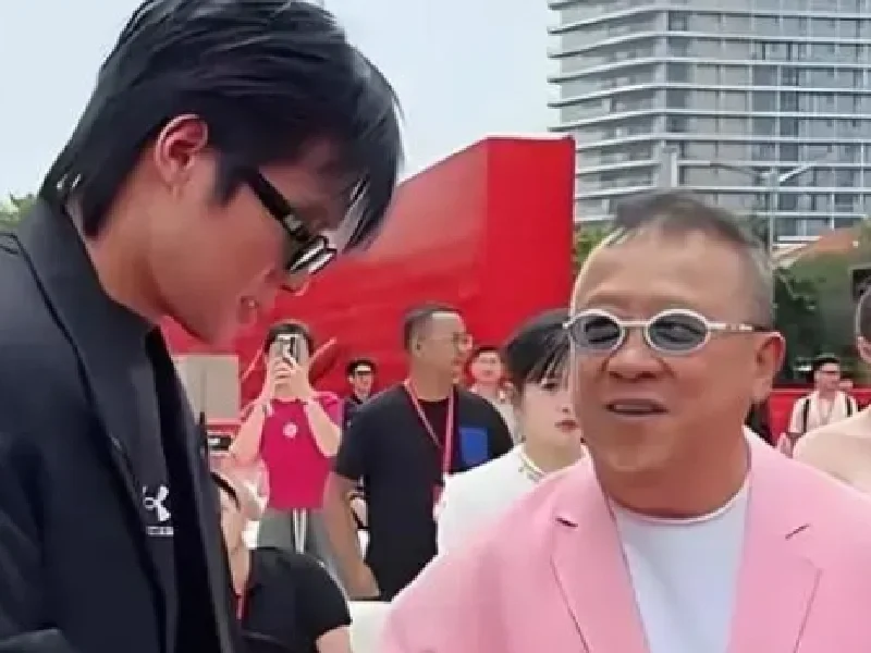 曾志伟给小杨哥“打工”