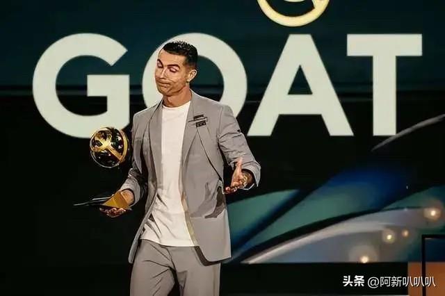 不当教练当老板！41岁C罗买下西班牙球队，正式进军足坛投资。

2月27号，好几