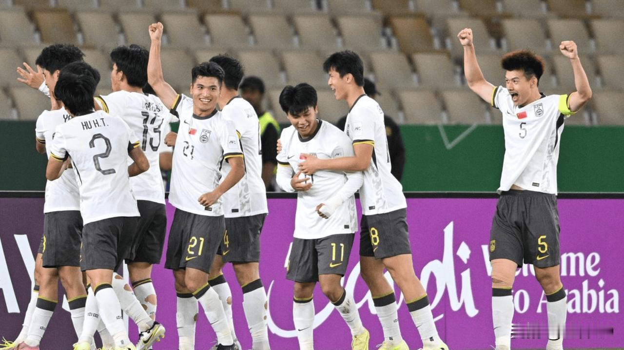 U23国足闯入亚洲杯决赛，为低谷中的中国足球注入强心剂。这是球队队史首次晋级该赛