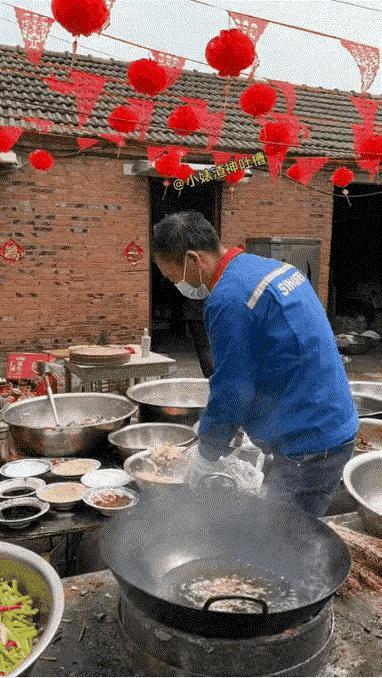 纪录一下我在农村的日常，受这家人之托，农村吃喜面的大席，我的主厨，一个助手，二十