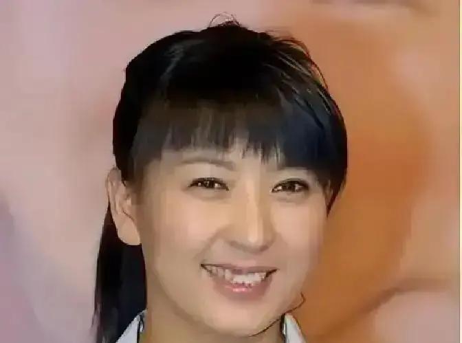 直播3次，片酬扣光！横店新规杀疯了
 
横店刚发狠话：演员在剧组期间开直播，片酬