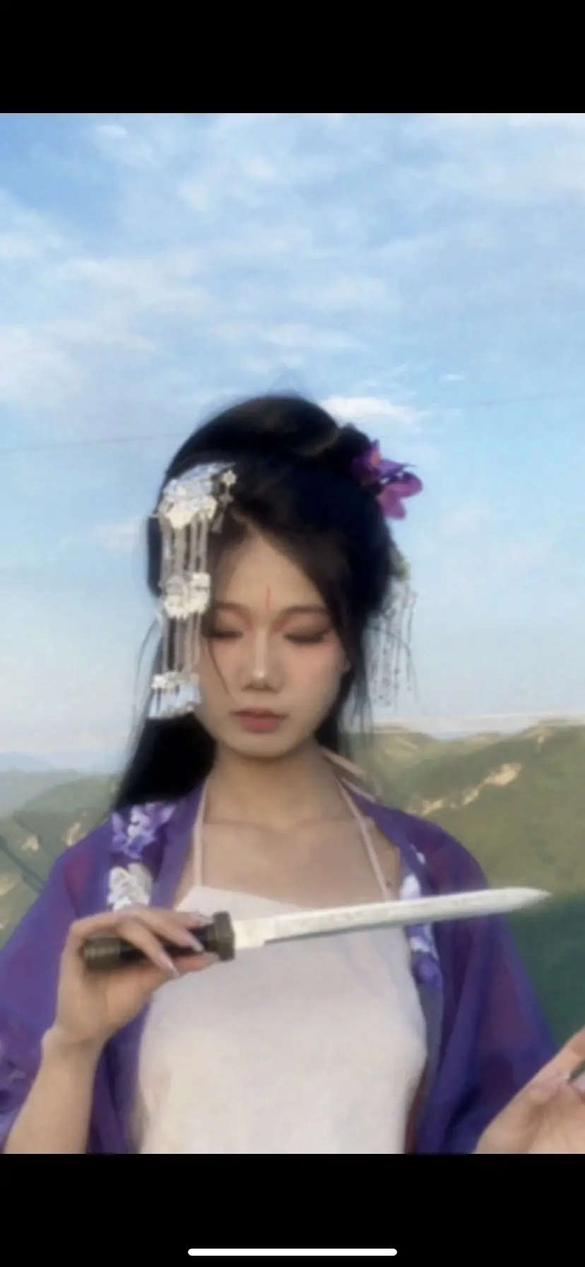 “乱世需要美人顶罪。”