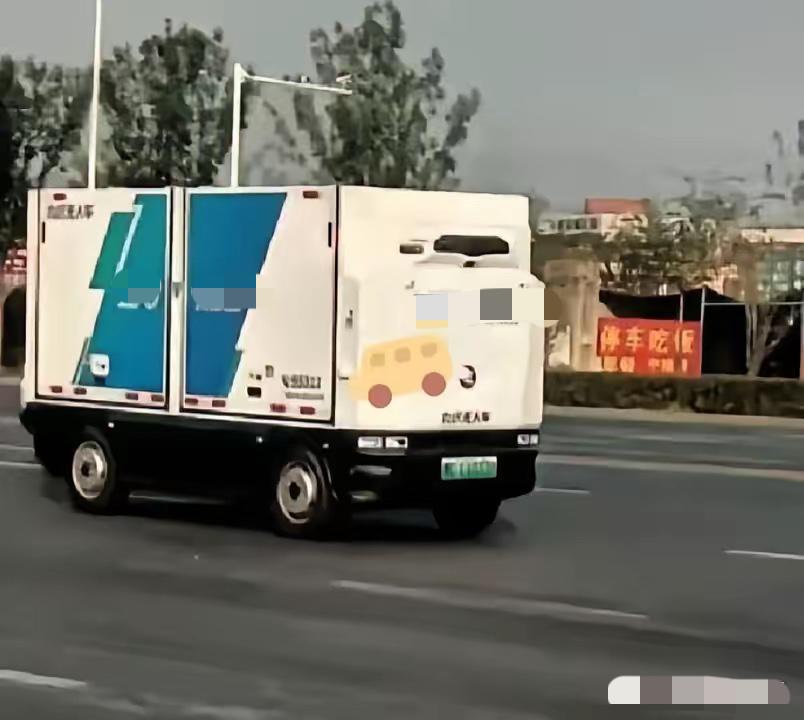 清华教授柳冠中怒批：满大街无人车送餐机器人，根本不是科技之光，资本正在用机器干掉