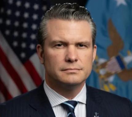特朗普的大忠臣反了，跨过白宫下达重要命令，特朗普飞机上发飙。

据环球网7月9日