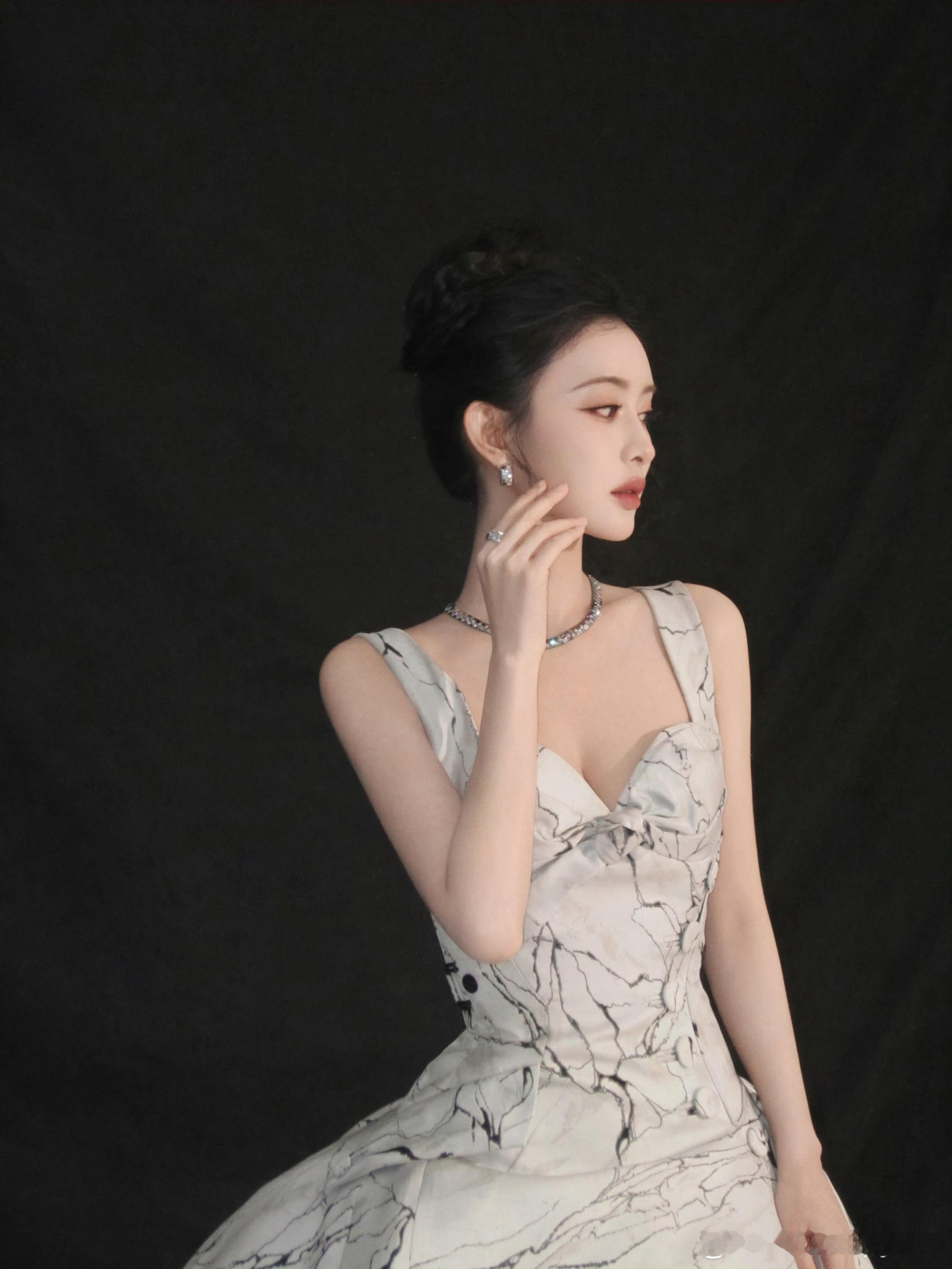 昀牵孟绕  昀牵孟绕 洁白的婚纱～ 