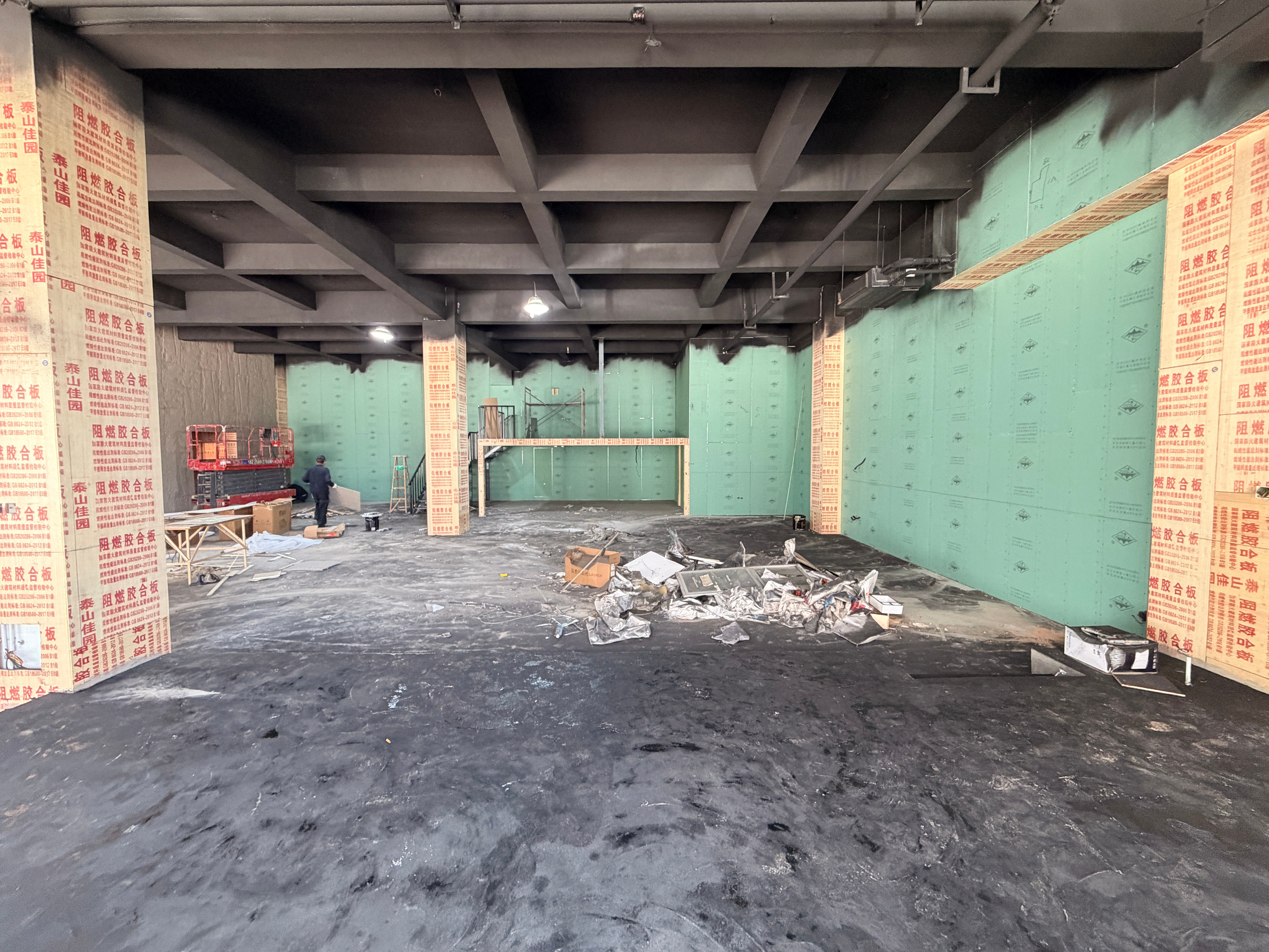 【胖豆的车库】已经开始贴墙面啦😎 合肥