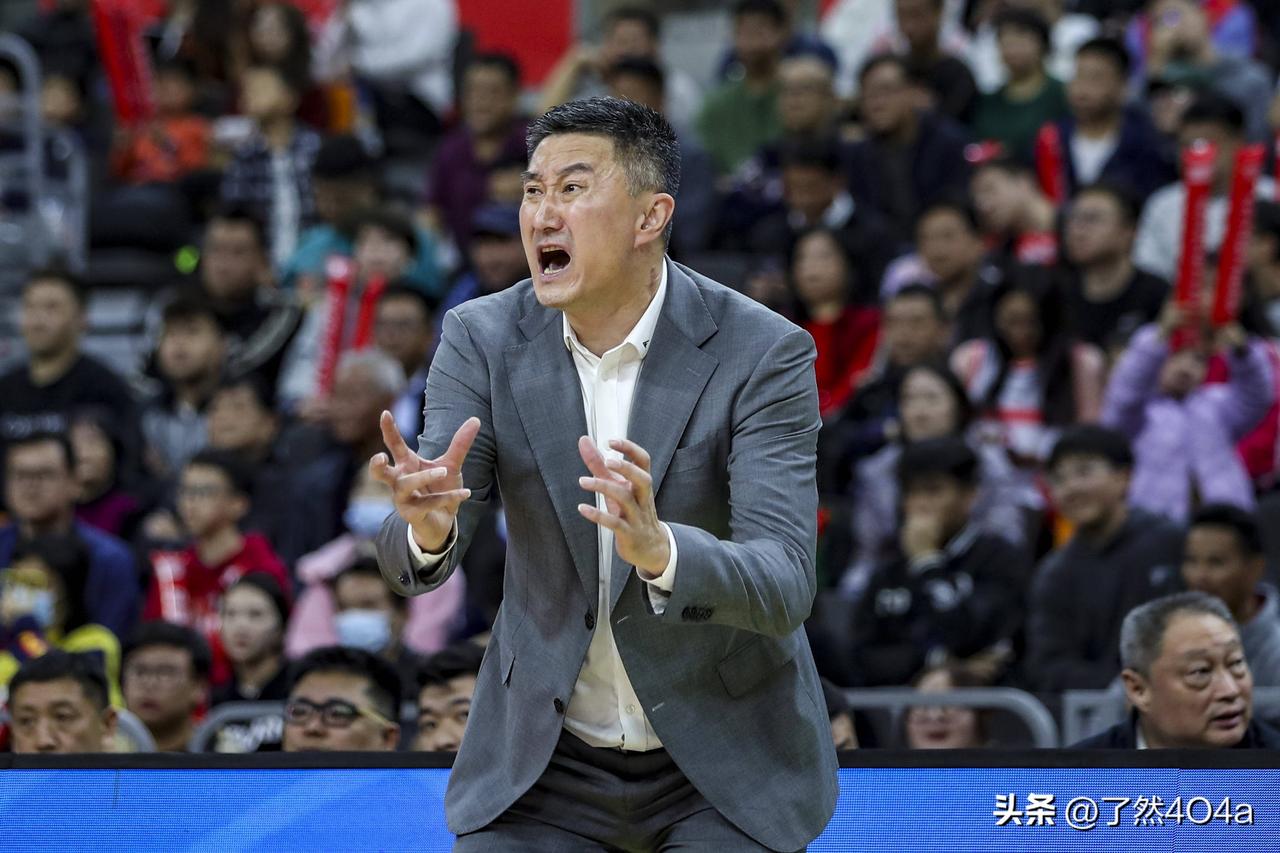 你怎么看杜锋不再担任广东男篮主教练杜锋离任令人五味杂陈，他是缔造广东三连冠的功勋