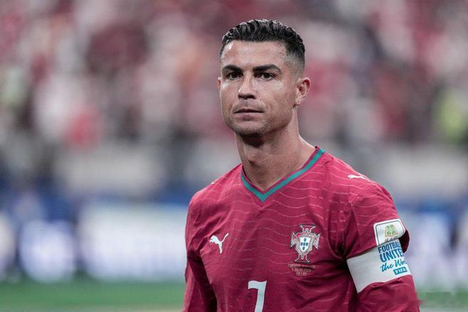 皮尔斯-摩根：C罗发短信嘲讽西蒙-乔丹像苹果摩根在节目Football Unce