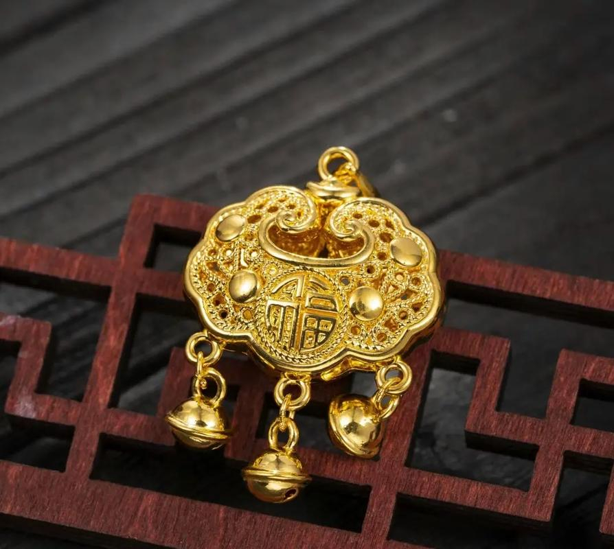【国内金饰克价逼近1200元，较年内高位跌超500元】金价大跳水！受上半年人民币