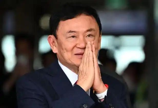 刚获特赦就离境，他信直飞迪拜，泰王暗中布局，76岁大佬酝酿反扑
 
6月4日，泰