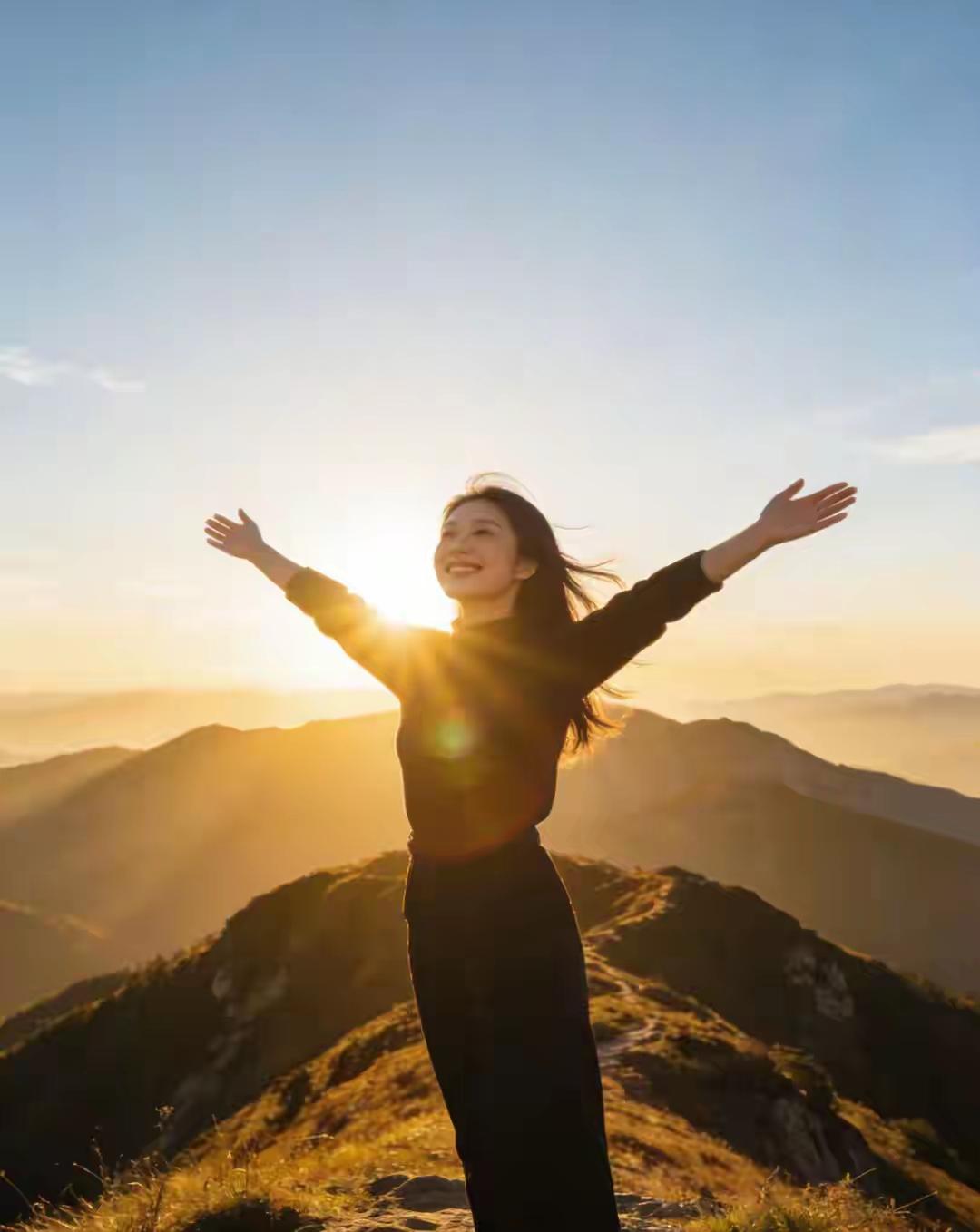 人生再难，也有两条路

人生再难
也有两条路
你信吗？

我被命运推到悬崖边
以