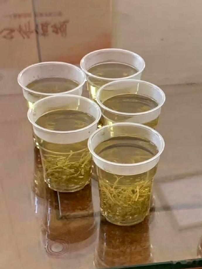 我爸给客人泡的茶一口都没喝。。。。 ！！！ 