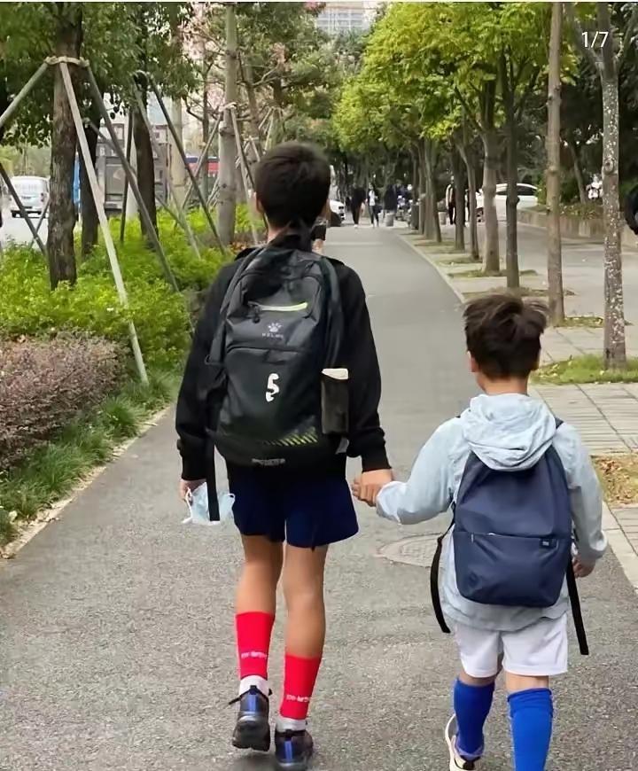 老孙原本觉得大儿子离开董路团队后，就不用再依附对方，还当众指责对方。等给二儿子规