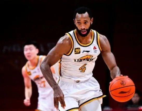 据直播吧报道，前辽宁男篮外援弗格加盟上海大鲨鱼。cbacba30年 ​​​