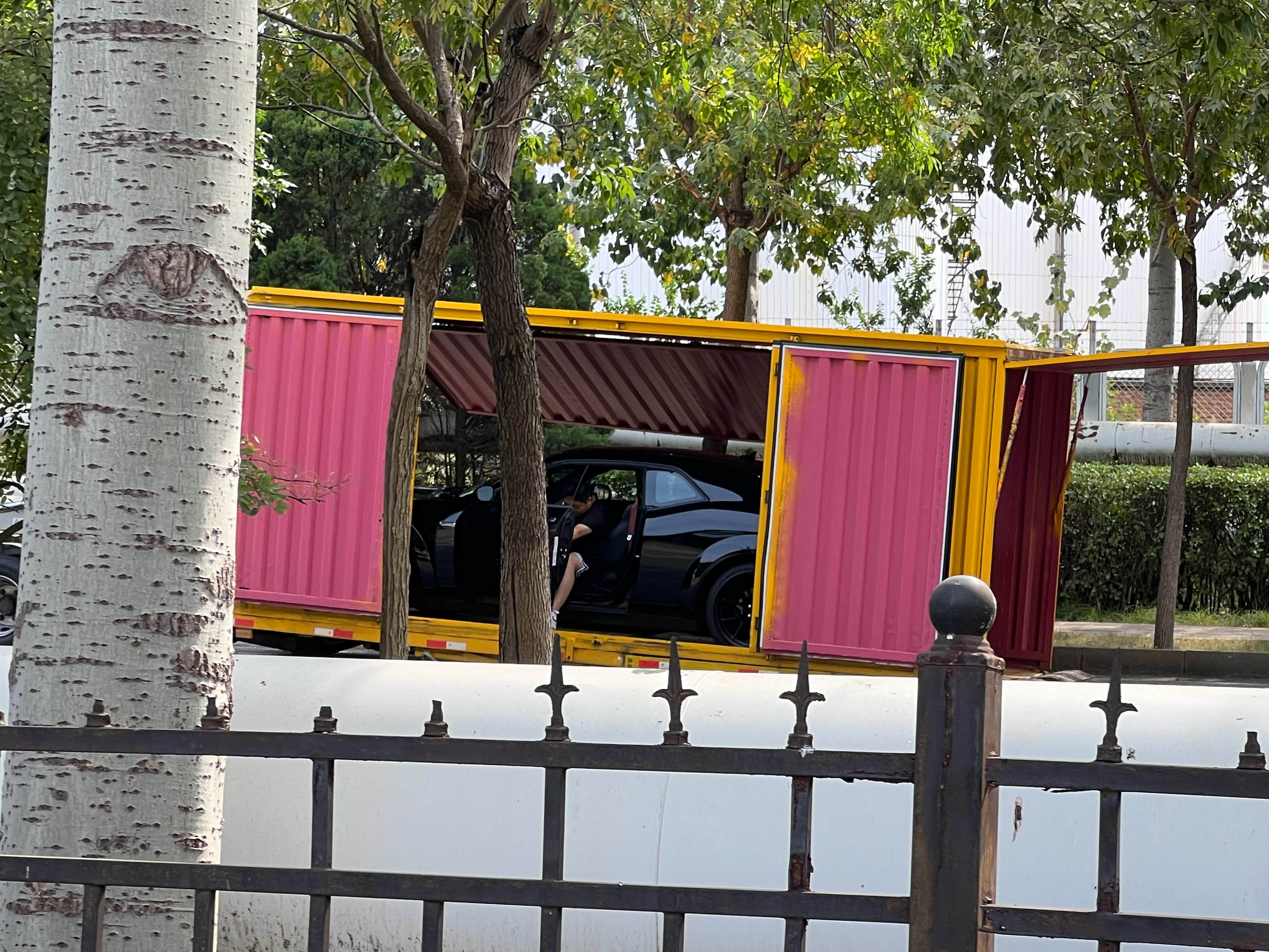 能看出是什么车吗？V8还是吃香  ​​​