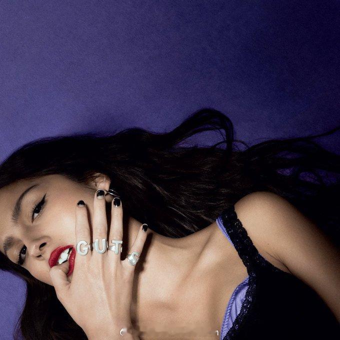 3年前，Olivia Rodrigo发行专辑《GUTS》💿该专辑发行首周以30