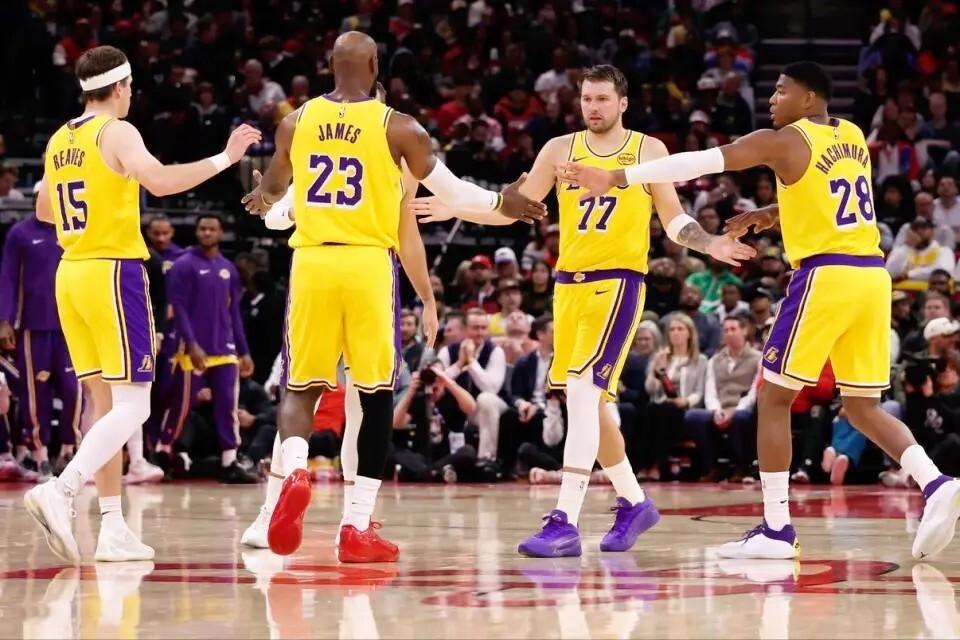 湖人大概率首轮要打森林狼了

我预测还是过不了森林狼，阵容天克，买单不打可能还好