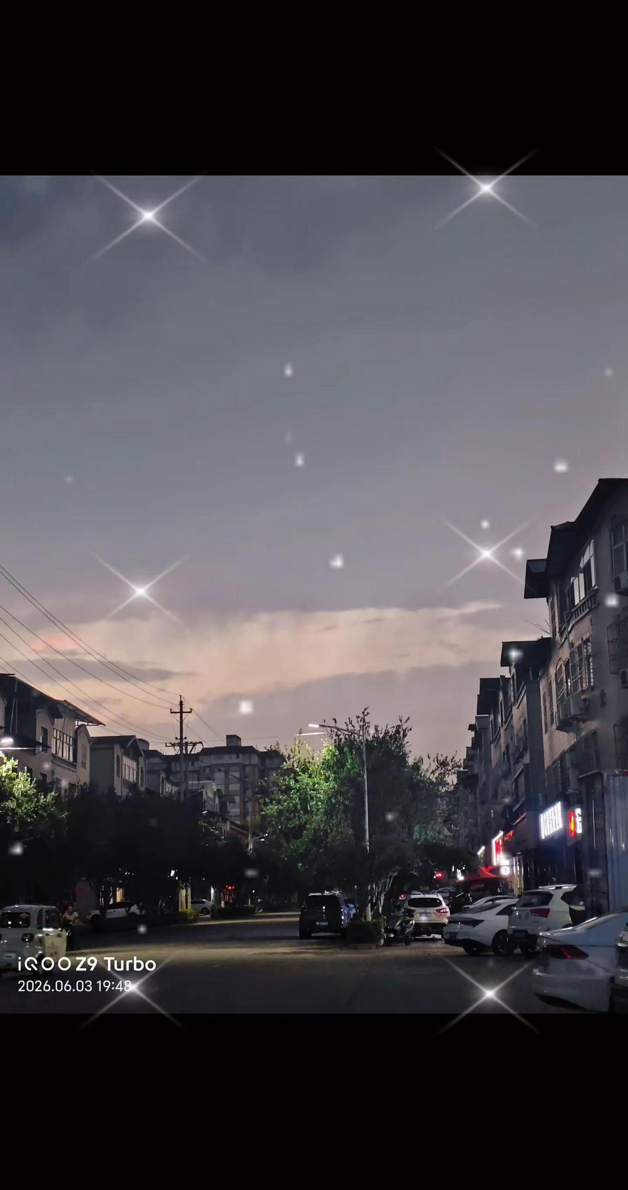 夜幕雨幕。