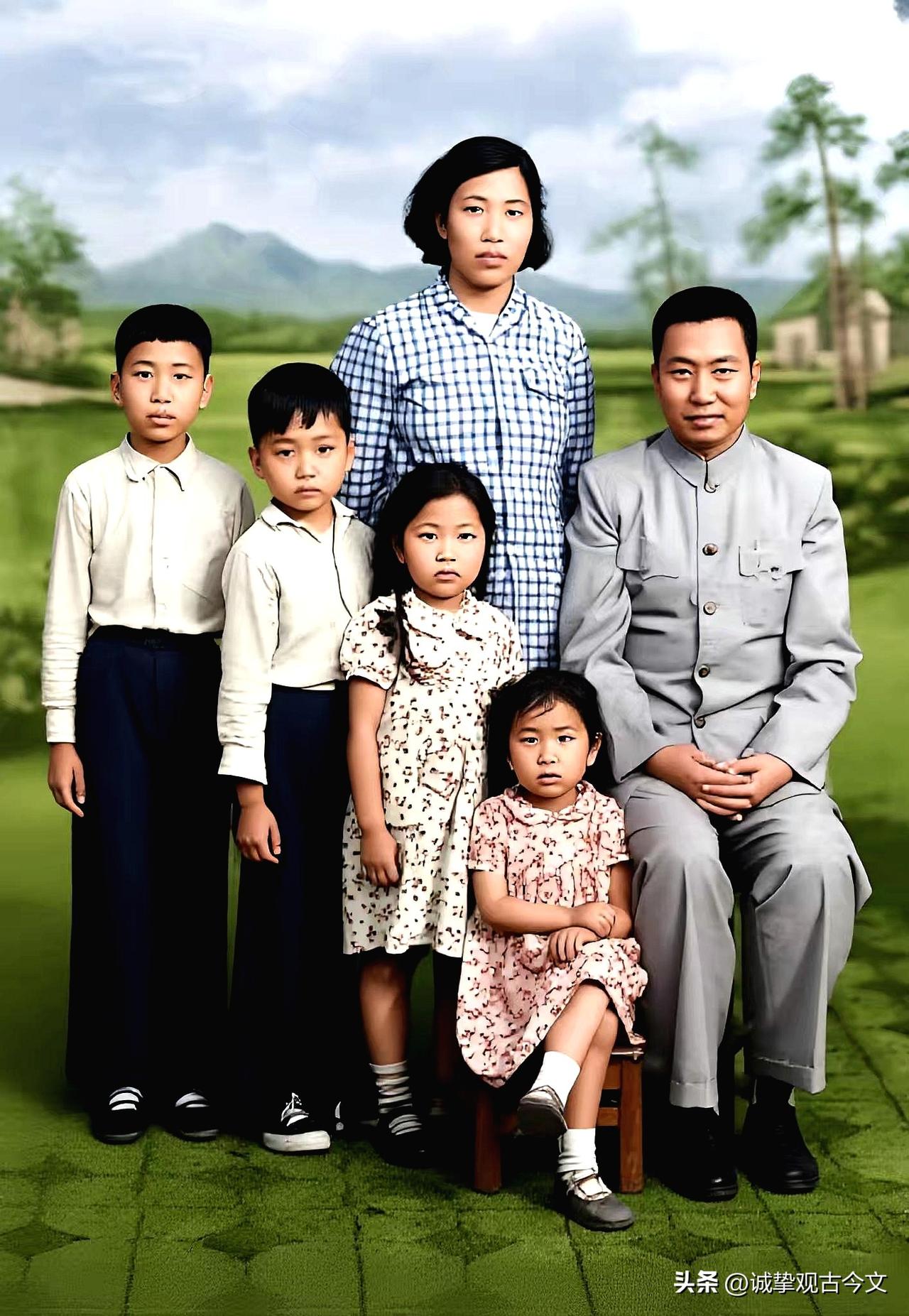 1961年华国锋全家福