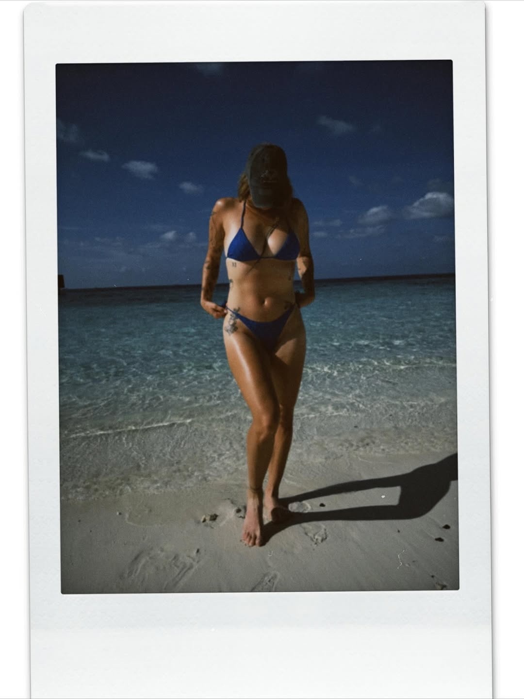 拜拜这位网球辣妹是哪位！提示：看纹身身材真不错👍